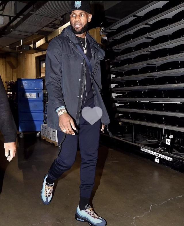 波兰媒体：莱万收到米兰、沙特和美职联报价，米兰愿签约两年（波媒称：莱万已获米兰、沙特及美职联报价，米兰愿提供两年合同）