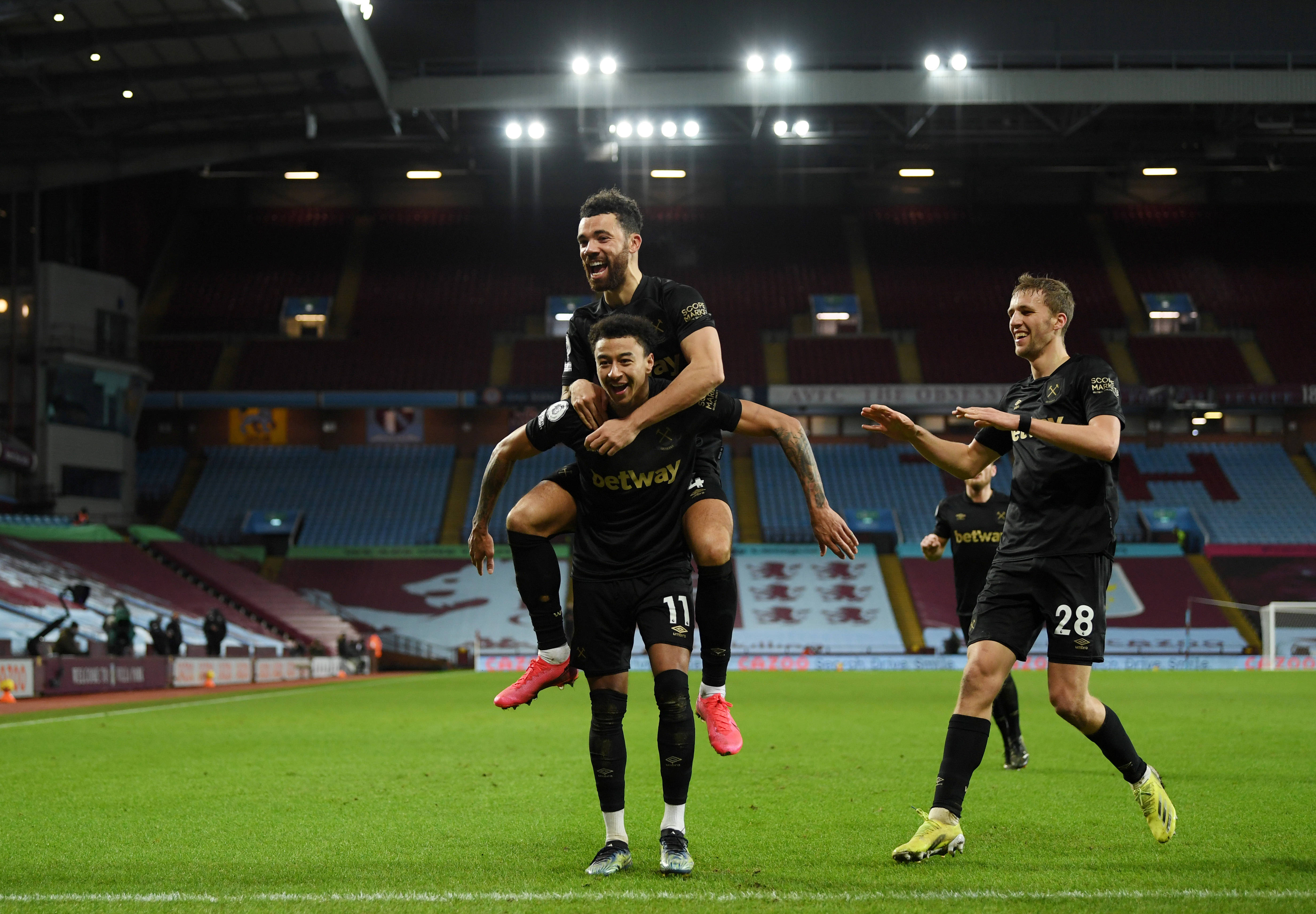 库库：切尔西在逐步走上正轨；在国家队走过的路不容易（库库：切尔西一步步回归正轨；国家队之路并不轻松）