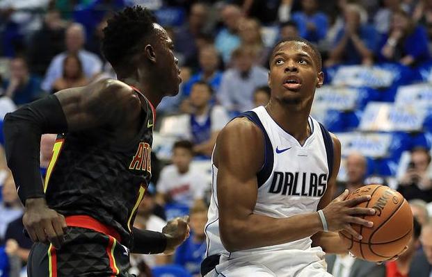 每体：拉菲尼亚可能在周末联赛回归名单，但可能不会上场（每体：拉菲尼亚有望周末联赛回归大名单，但出场成疑）