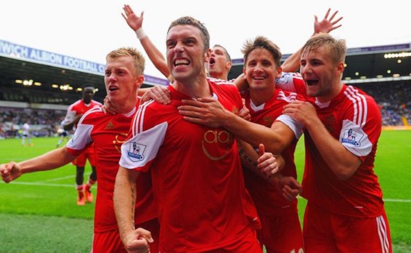 曼联红魔主场零封狼队