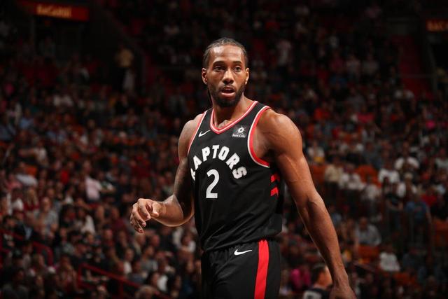 克劳福德拒付30万美元制裁费，失去WBC冠军引发拳迷热议（克劳福德因拒缴30万美元制裁费遭WBC撤销冠军，拳迷热议不断）